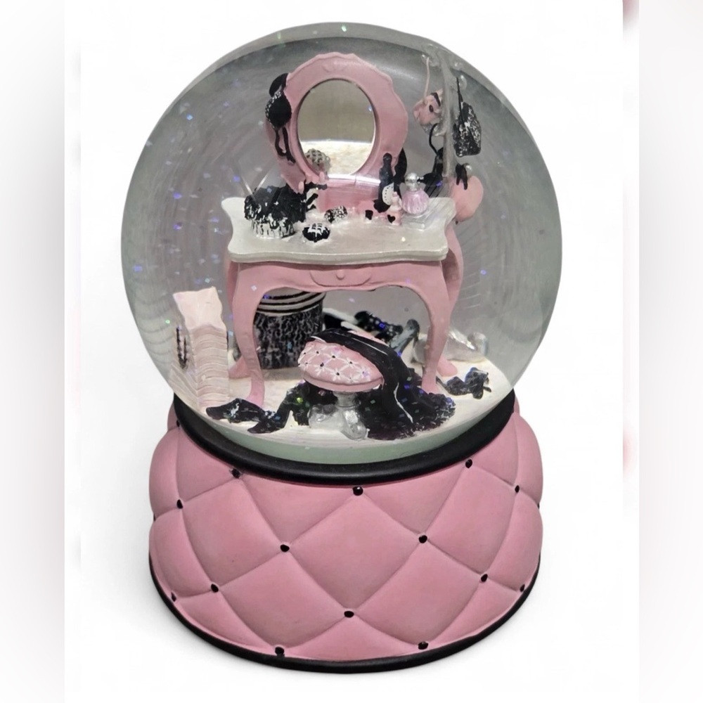RARE Victoria's Secret Beauty BallMusical Glitter Globe- La Vie enRose. WORKS!‎